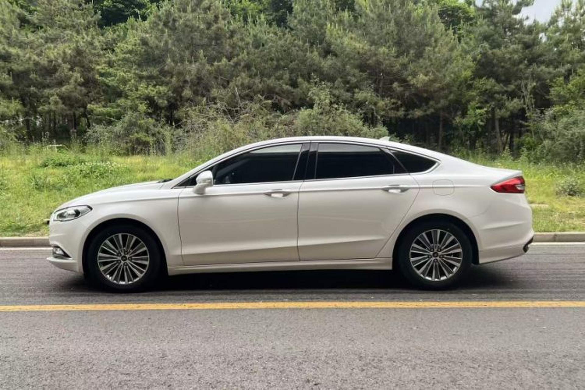 Used Ford Mondeo 2017 Facelifted EcoBoost 200 Luxury Version Exterior 6