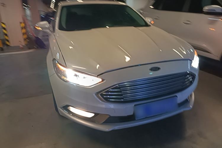 Used Ford Mondeo 2017 EcoBoost 180 Stylish Model Front Right 45 Deg
