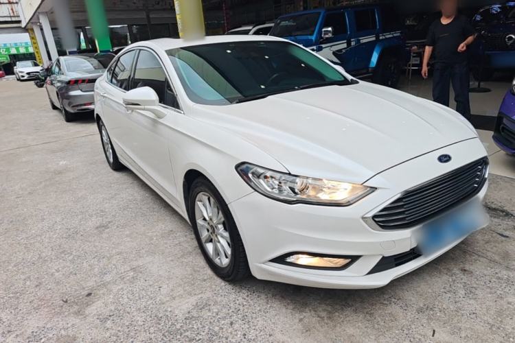 Used Ford Mondeo 2017 EcoBoost 200 Stylish Model Front Right 45 Deg