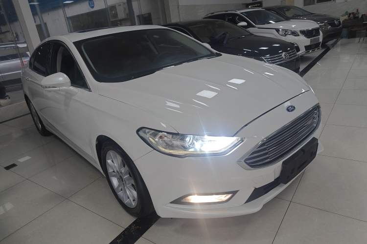 Used Ford Mondeo 2017 EcoBoost 200 Stylish Model Front Right 45 Deg