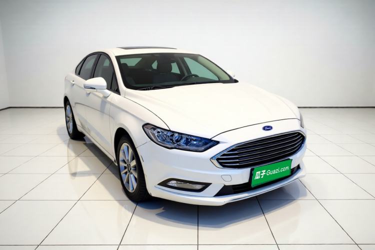 Used Ford Mondeo 2017 EcoBoost 200 Stylish Model Front Right 45 Deg