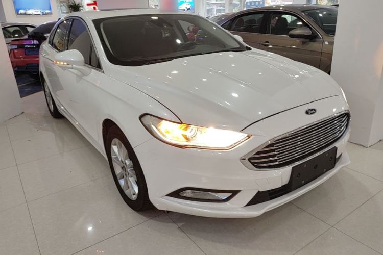 Used Ford Mondeo 2017 EcoBoost 200 Stylish Model Front Right 45 Deg