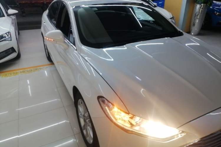 Used Ford Mondeo 2017 EcoBoost 180 Stylish Model Front Right 45 Deg