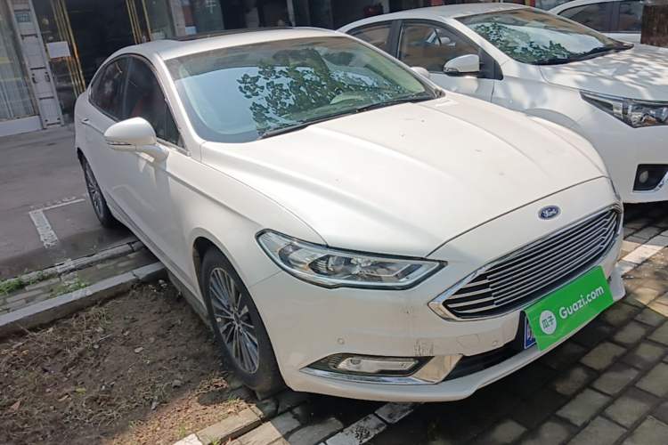 Used Ford Mondeo 2017 EcoBoost 180 Luxury Model Front Right 45 Deg
