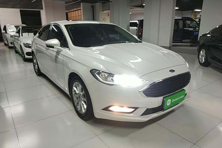 Used Ford Mondeo 2017 EcoBoost 200 Stylish Model Front Right 45 Deg