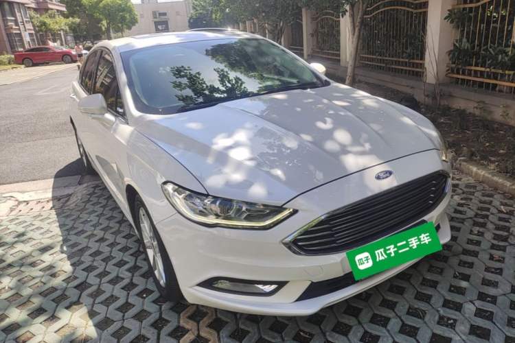 Used Ford Mondeo 2017 EcoBoost 180 Stylish Model Front Right 45 Deg