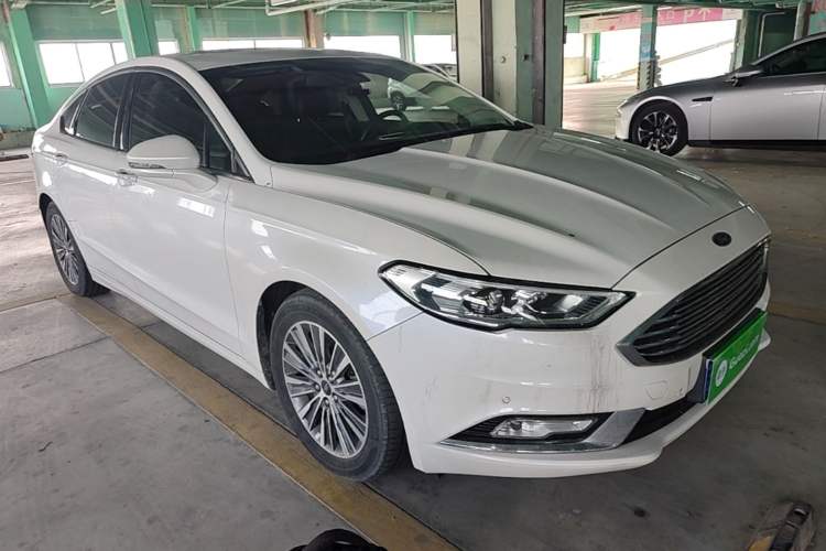 Used Ford Mondeo 2017 EcoBoost 200 Luxury Model Front Right 45 Deg