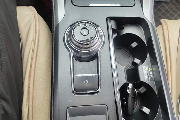 Used Ford Mondeo 2017 EcoBoost 180 Comfort Model Gear Lever