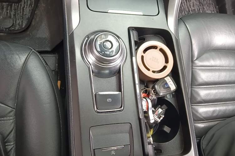 Used Ford Mondeo 2017 EcoBoost 180 Stylish Model Gear Lever