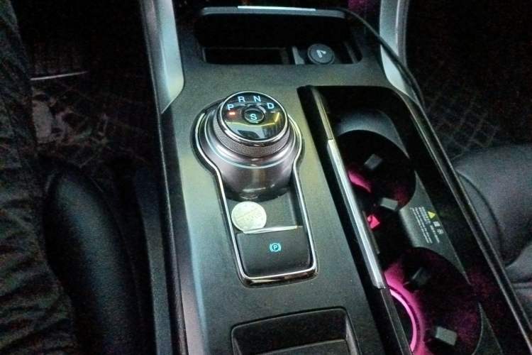 Used Ford Mondeo 2017 Restyled EcoBoost 180 Luxury Version Gear Lever