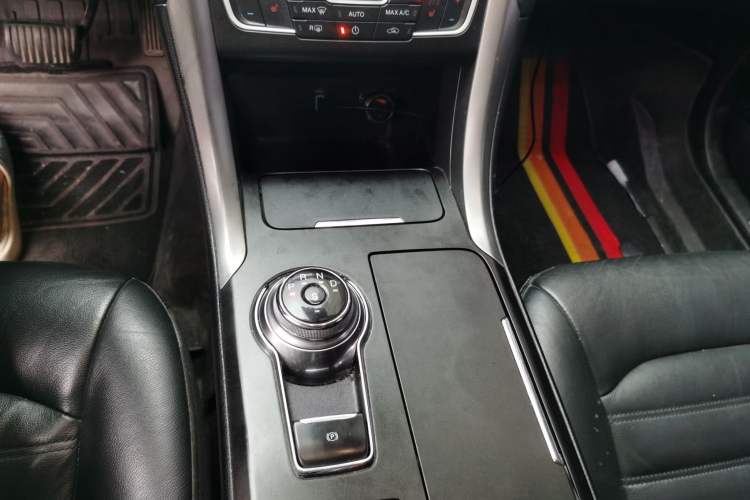 Used Ford Mondeo 2017 EcoBoost 200 Luxury Model Gear Lever