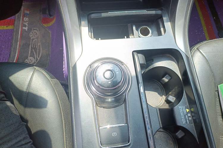 Used Ford Mondeo 2017 Restyled EcoBoost 200 Fashion Edition Gear Lever