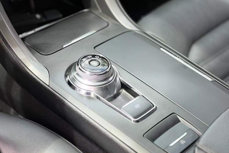 Used Ford Mondeo 2017 EcoBoost 200 Stylish Model Gear Lever