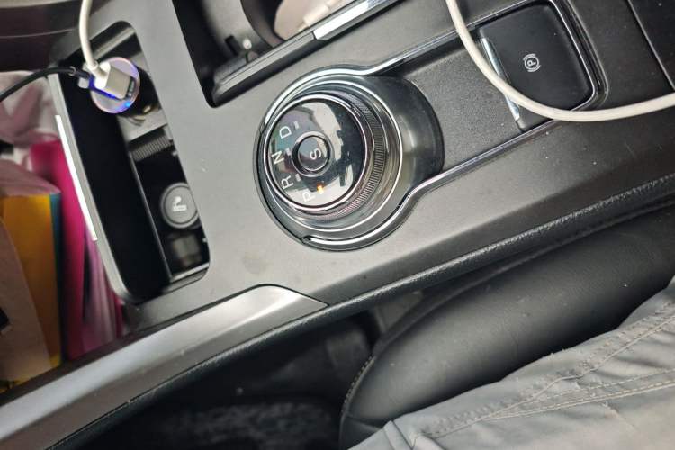 Used Ford Mondeo 2017 EcoBoost 200 Stylish Model Gear Lever