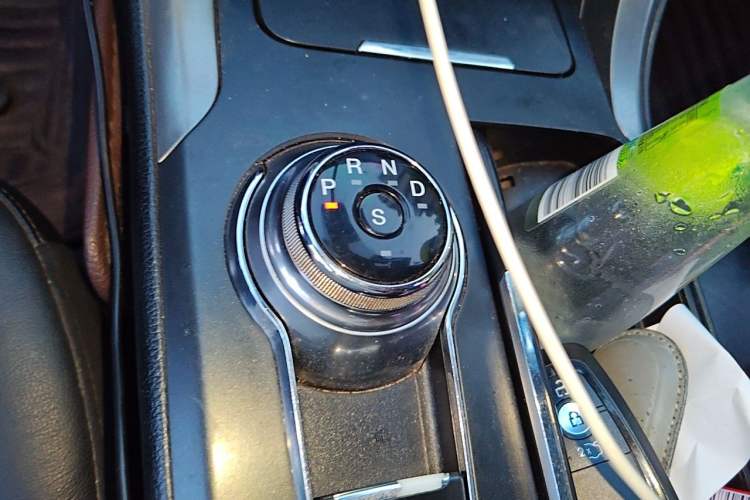 Used Ford Mondeo 2017 EcoBoost 200 Stylish Model Gear Lever