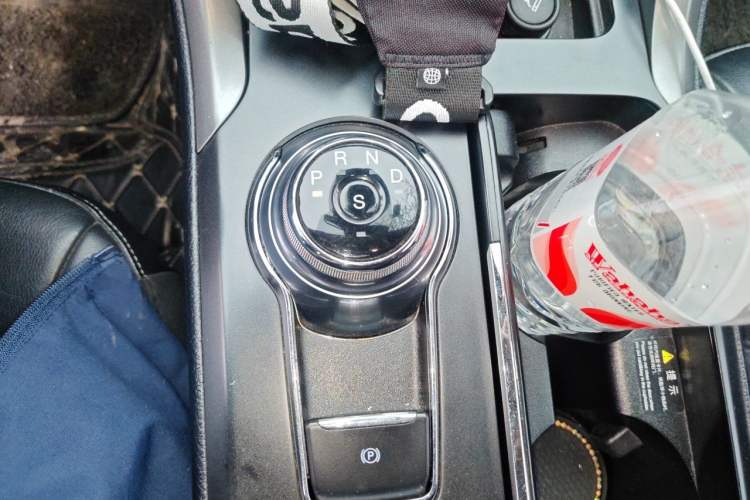 Used Ford Mondeo 2017 EcoBoost 180 Stylish Model Gear Lever