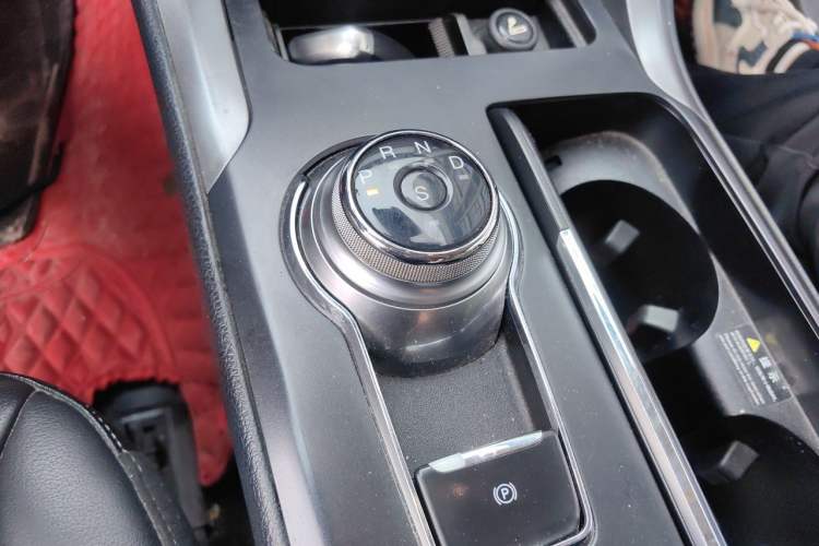 Used Ford Mondeo 2017 EcoBoost 180 Luxury Model Gear Lever