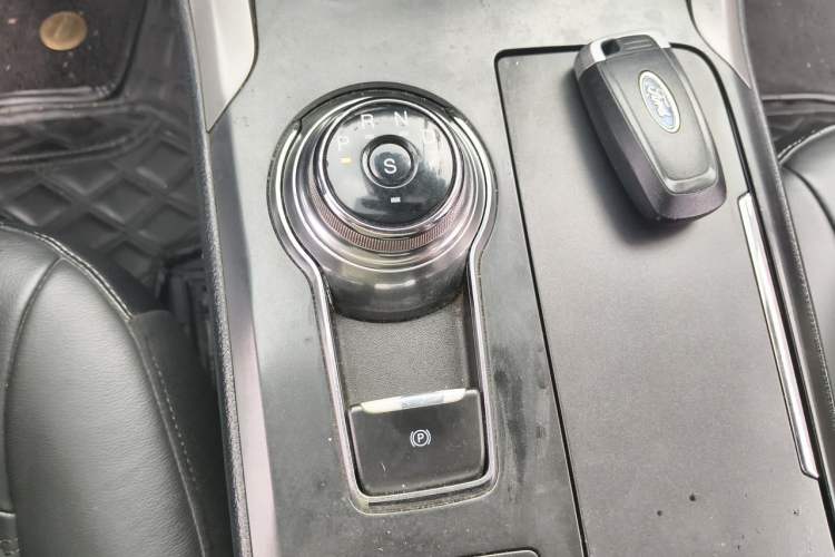 Used Ford Mondeo 2017 EcoBoost 180 Stylish Model Gear Lever