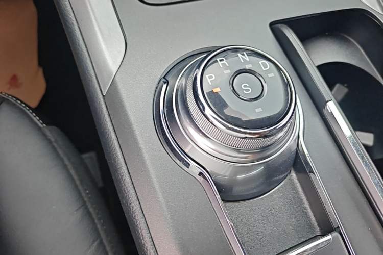 Used Ford Mondeo 2017 EcoBoost 180 Luxury Model Gear Lever