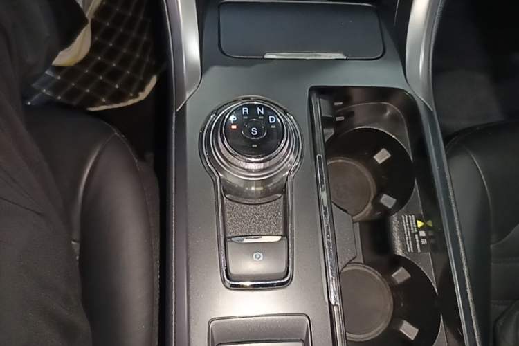Used Ford Mondeo 2017 Facelifted EcoBoost 200 Luxury Version Gear Lever