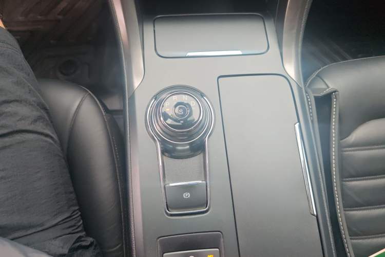 Used Ford Mondeo 2017 EcoBoost 200 Luxury Model Gear Lever