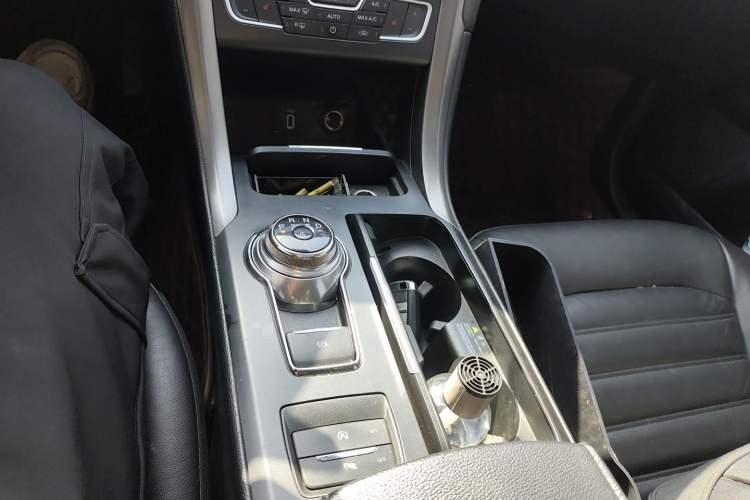 Used Ford Mondeo 2017 EcoBoost 180 Luxury Model Gear Lever
