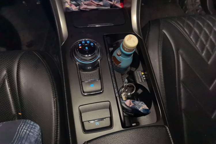 Used Ford Mondeo 2017 EcoBoost 180 Stylish Model Gear Lever