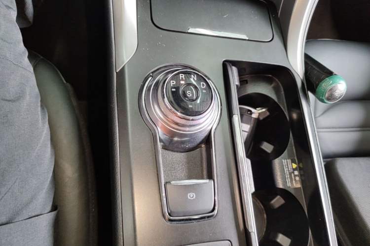 Used Ford Mondeo 2017 Restyled EcoBoost 180 Luxury Version Gear Lever