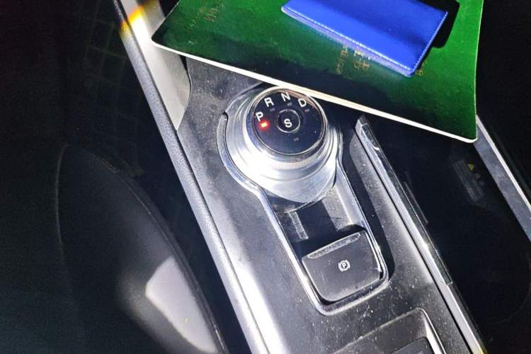 Used Ford Mondeo 2017 EcoBoost 180 Luxury Model Gear Lever