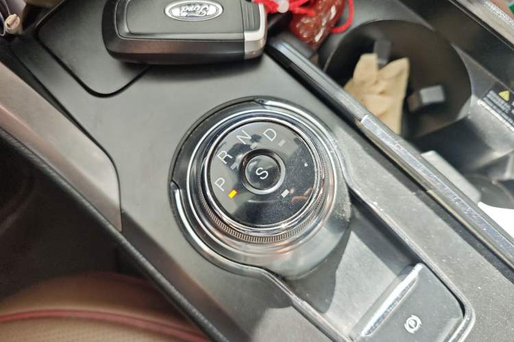 Used Ford Mondeo 2017 EcoBoost 180 Stylish Model Gear Lever