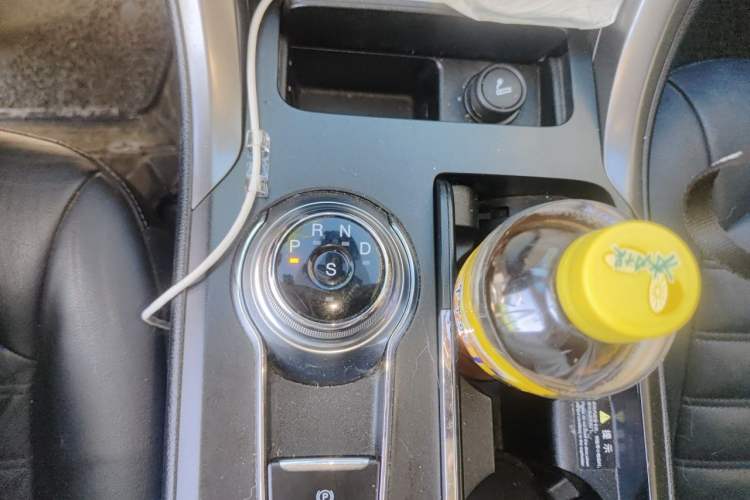 Used Ford Mondeo 2017 EcoBoost 180 Stylish Model Gear Lever