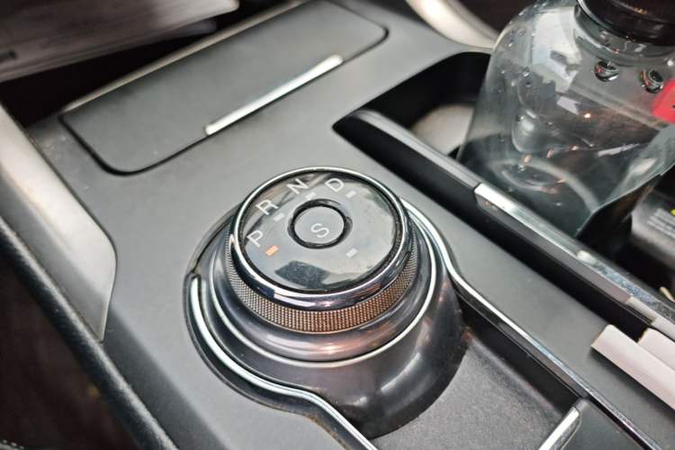 Used Ford Mondeo 2017 EcoBoost 180 Luxury Model Gear Lever
