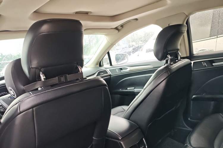 Used Ford Mondeo 2017 EcoBoost 180 Luxury Model Headliner