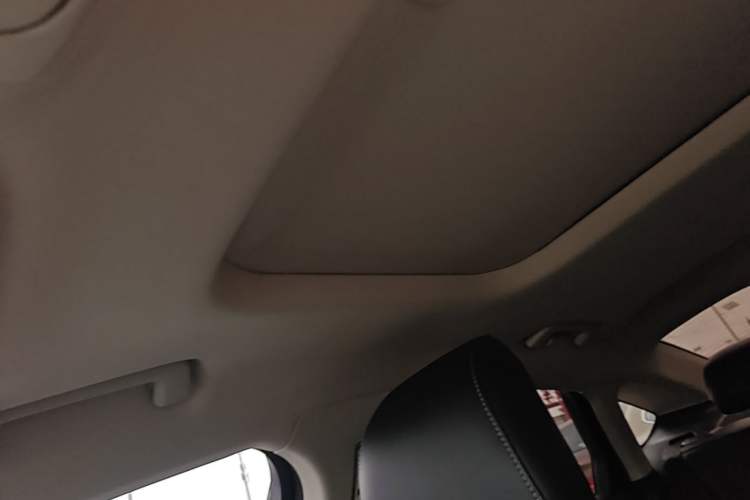 Used Ford Mondeo 2017 EcoBoost 180 Luxury Model Headliner