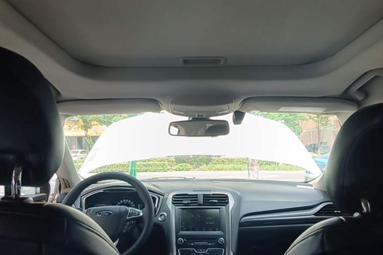 Used Ford Mondeo 2017 EcoBoost 180 Luxury Model Headliner