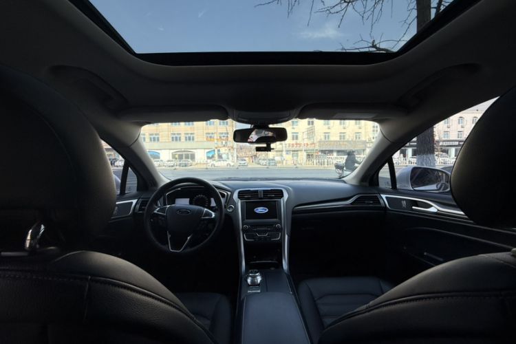Used Ford Mondeo 2017 EcoBoost 180 Luxury Model Interior 1