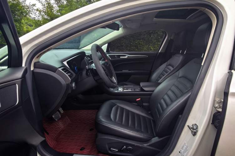 Used Ford Mondeo 2017 EcoBoost 200 Stylish Model Interior 1