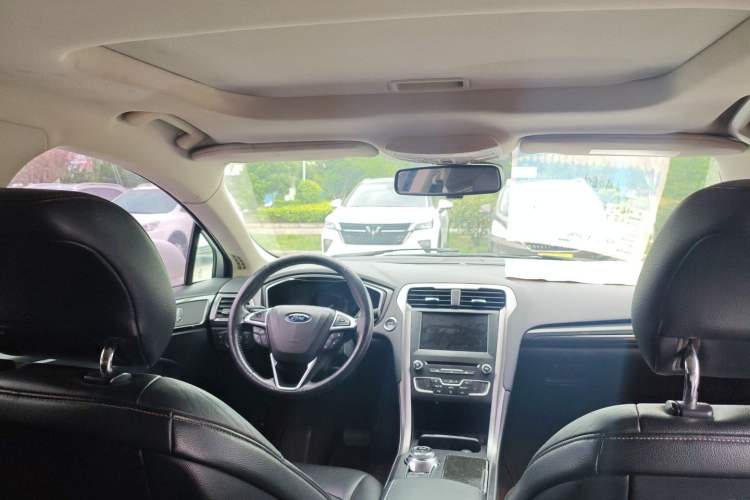 Used Ford Mondeo 2017 EcoBoost 180 Luxury Model Interior 1