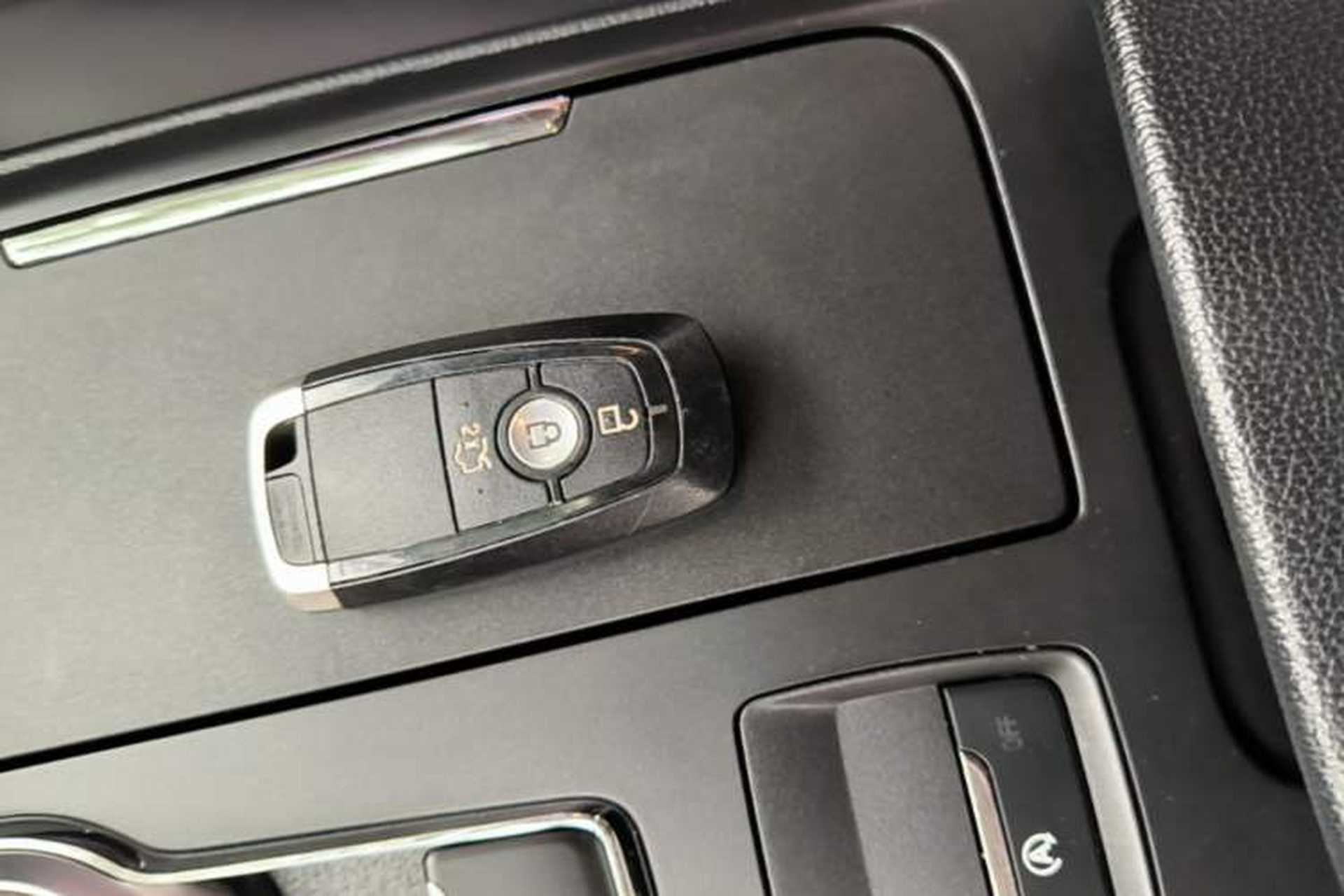 Used Ford Mondeo 2017 EcoBoost 200 Stylish Model Interior 1