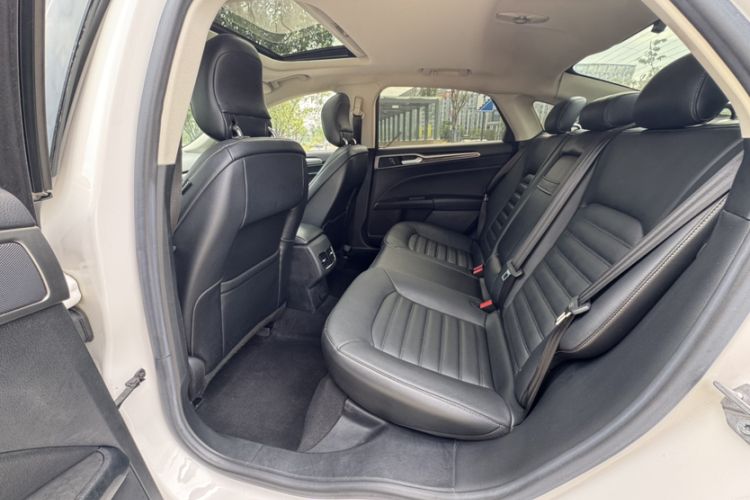 Used Ford Mondeo 2017 Restyled EcoBoost 180 Luxury Version Interior 1