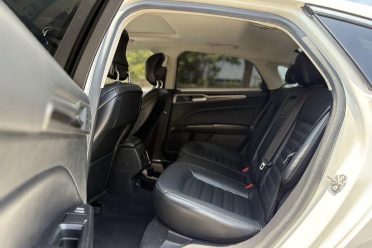 Used Ford Mondeo 2017 EcoBoost 180 Stylish Model Interior 1