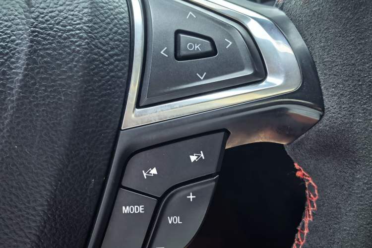 Used Ford Mondeo 2017 EcoBoost 200 Stylish Model Interior 10