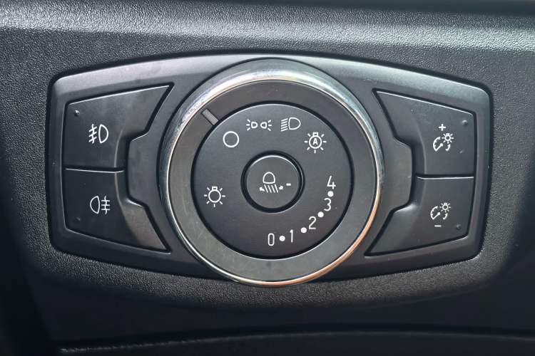 Used Ford Mondeo 2017 EcoBoost 200 Stylish Model Interior 11