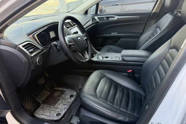 Used Ford Mondeo 2017 EcoBoost 180 Luxury Model Interior 2