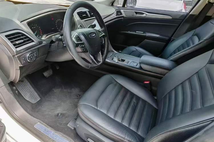 Used Ford Mondeo 2017 EcoBoost 180 Stylish Model Interior 2