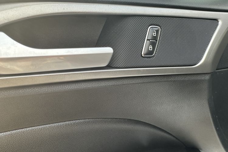 Used Ford Mondeo 2017 EcoBoost 200 Stylish Model Interior 2
