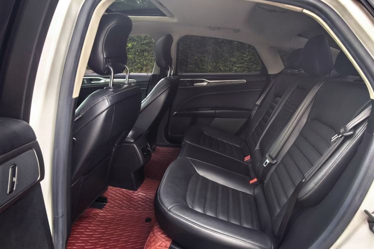 Used Ford Mondeo 2017 EcoBoost 200 Stylish Model Interior 2