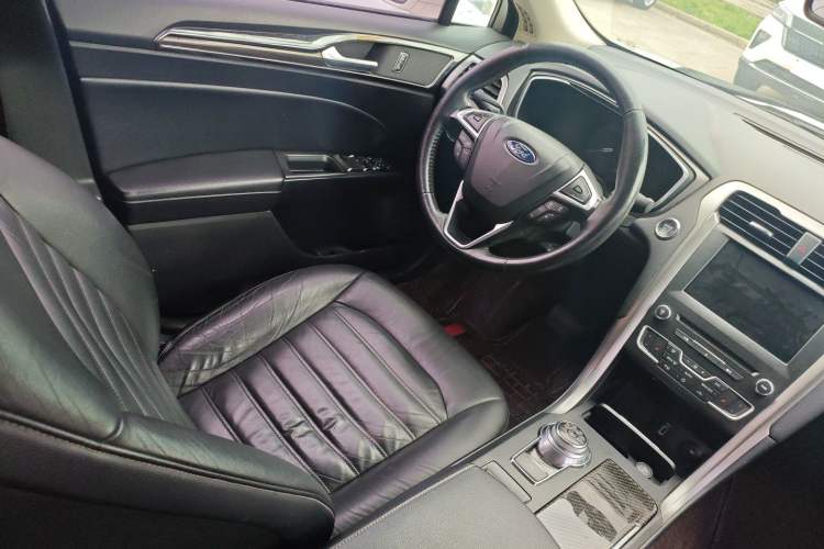 Used Ford Mondeo 2017 EcoBoost 180 Luxury Model Interior 2