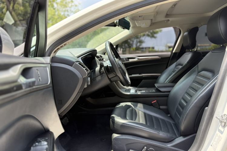 Used Ford Mondeo 2017 EcoBoost 180 Stylish Model Interior 2