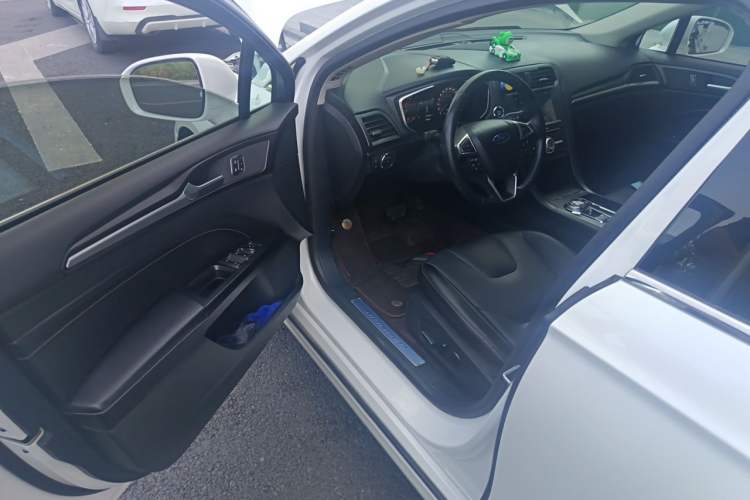 Used Ford Mondeo 2017 EcoBoost 245 Luxury Sport Model Interior 3